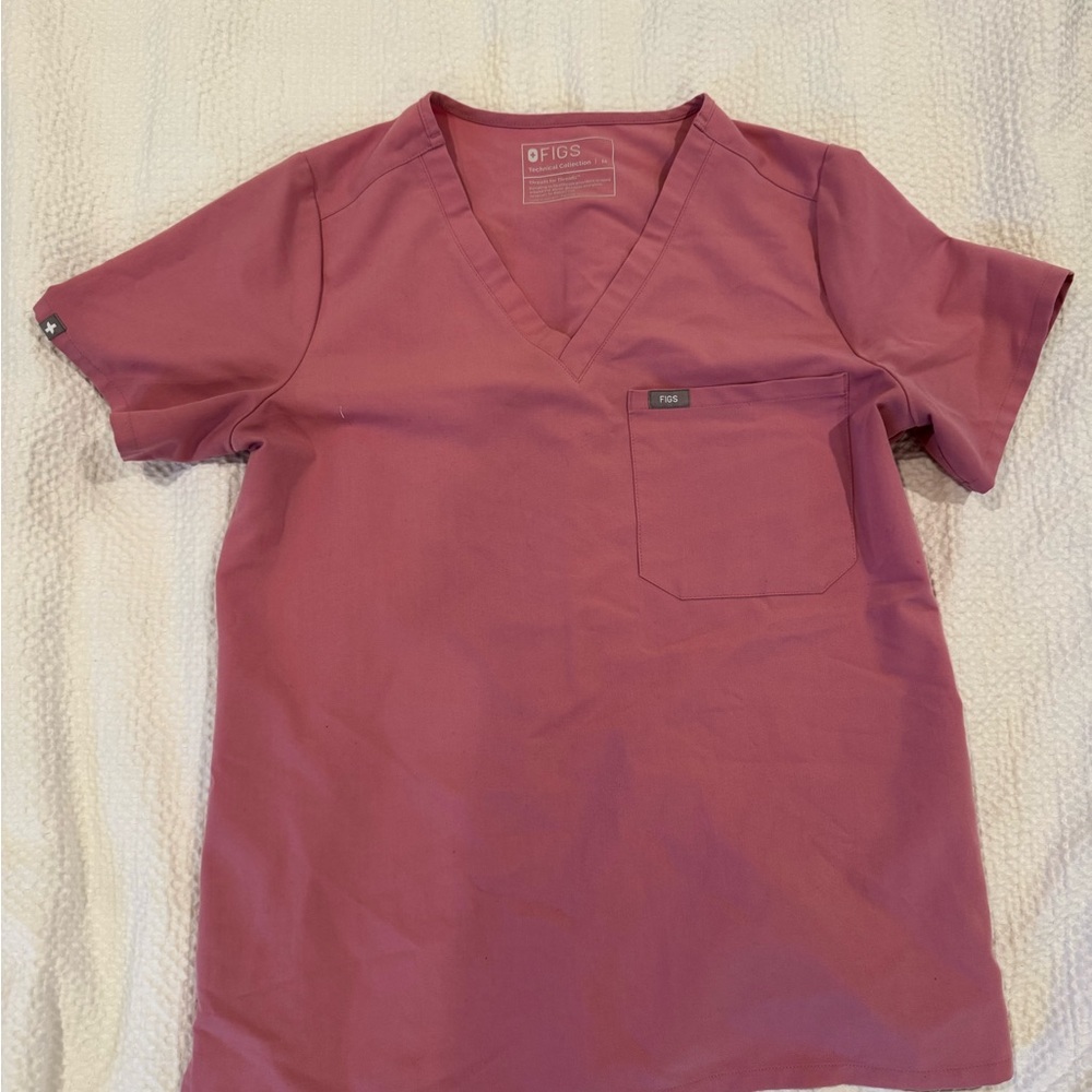 FIGS Chalk Pink Scrub Set